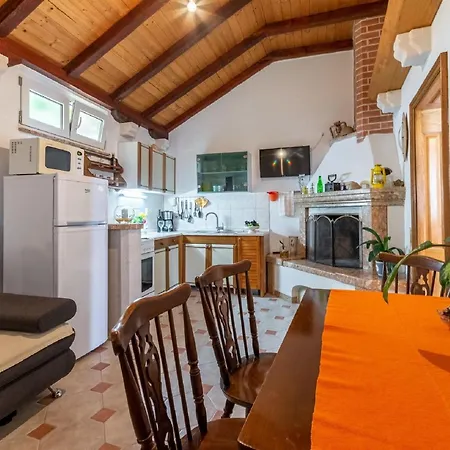 Darija - One Bedroom St Pucisca