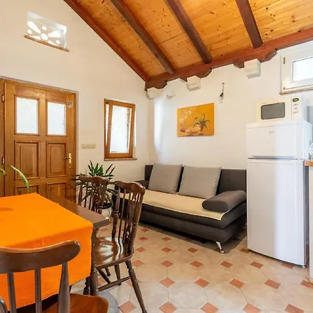 Darija - One Bedroom St Apartamento Pucisca