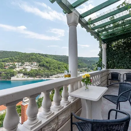 Darija - One Bedroom St Pucisca